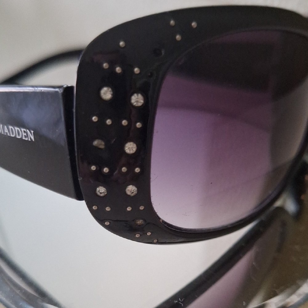 Steve Madden Black Sunglasses with  Rinestone Frame - Picture 4 of 9